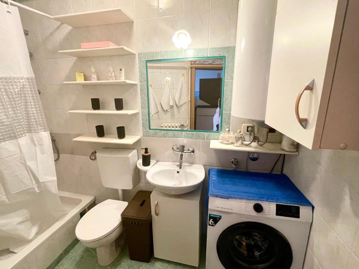 Apartment Mila With Jacuzzi Spa Pula Bagian luar foto